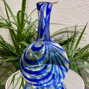 Joe Hamon For Metropolitan Museum Of Art Handblown Blue Swirl Art Glass Vase